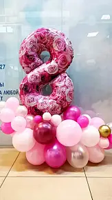 Стойка на 8 Марта